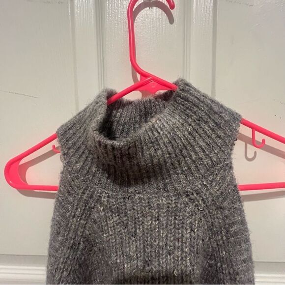 NWOT ASTR the Label womens Tori mock cold shoulder sweater medium gray‎ - Picture 11 of 11